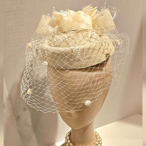 Elegant British Style Cream Pillbox Fascinator with Dotted Veil NWT